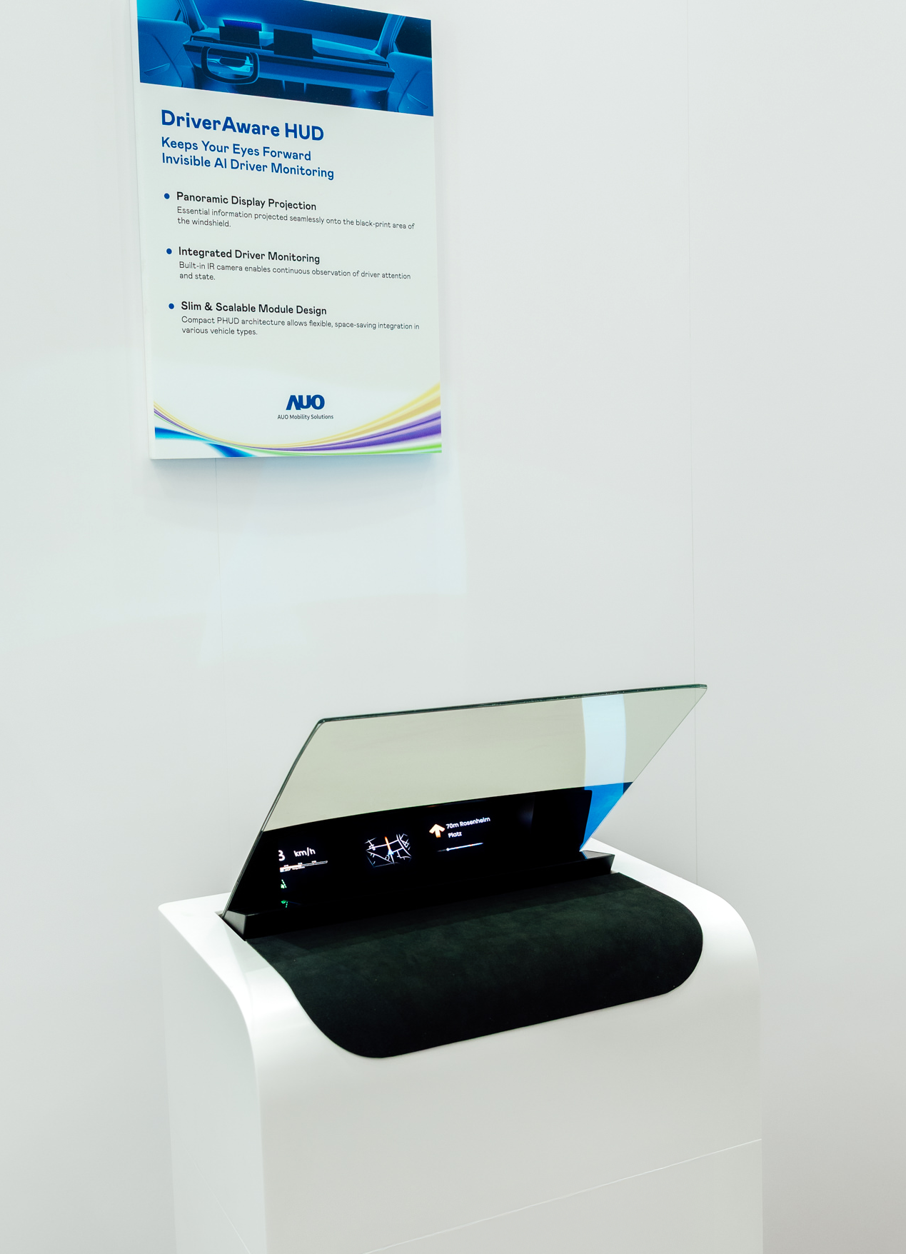 DriverAware HUD结合抬头显示器与隐藏式红外线摄影机，将车速、导航及警示讯息投影于挡风玻璃上，完美对齐驾驶目不离路的视线，同时，透过AI 监控驾驶注意力以提升安全性。